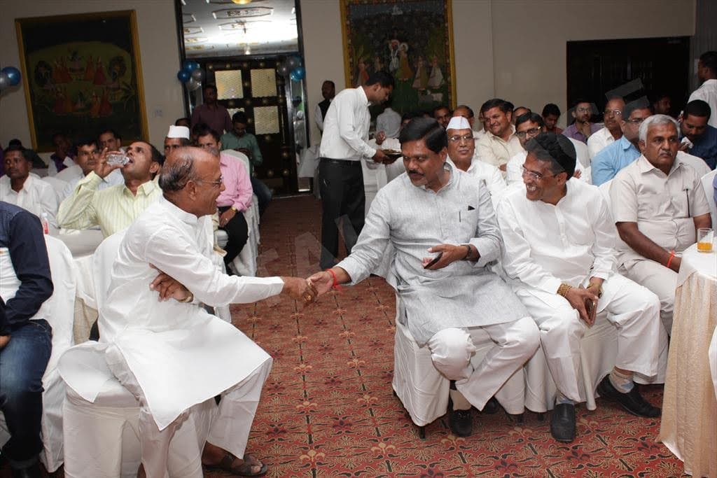 सार्वजनिक कार्यक्रमात सहभाग