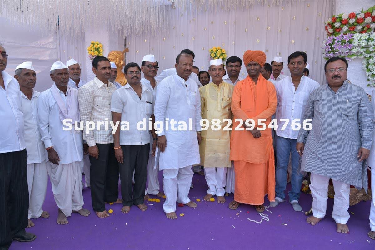 तालुक्यातील मान्यवरांसोबत