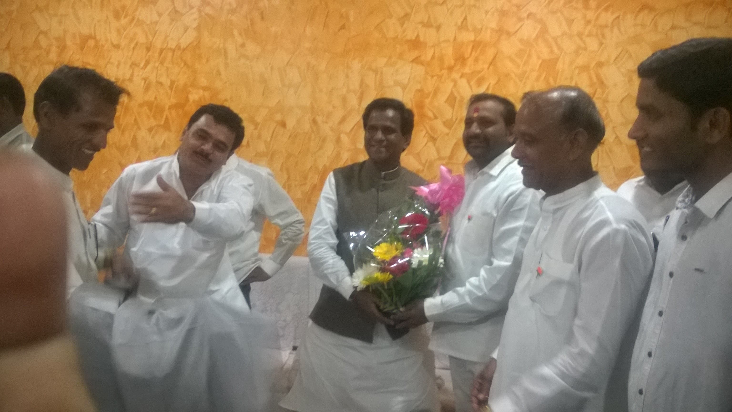 भाजप नेते रावसाहेब दानवे यांच्यासोबत