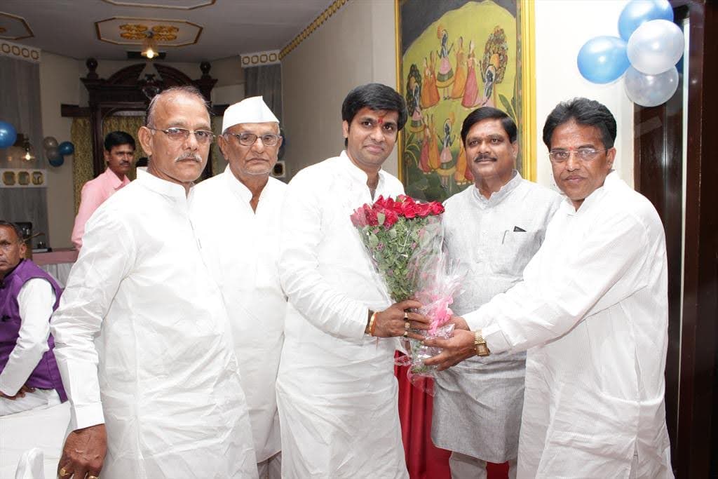 कुटुंबिक कार्यक्रमात खासदार कल्याणजी काळे यांच्यासोबत