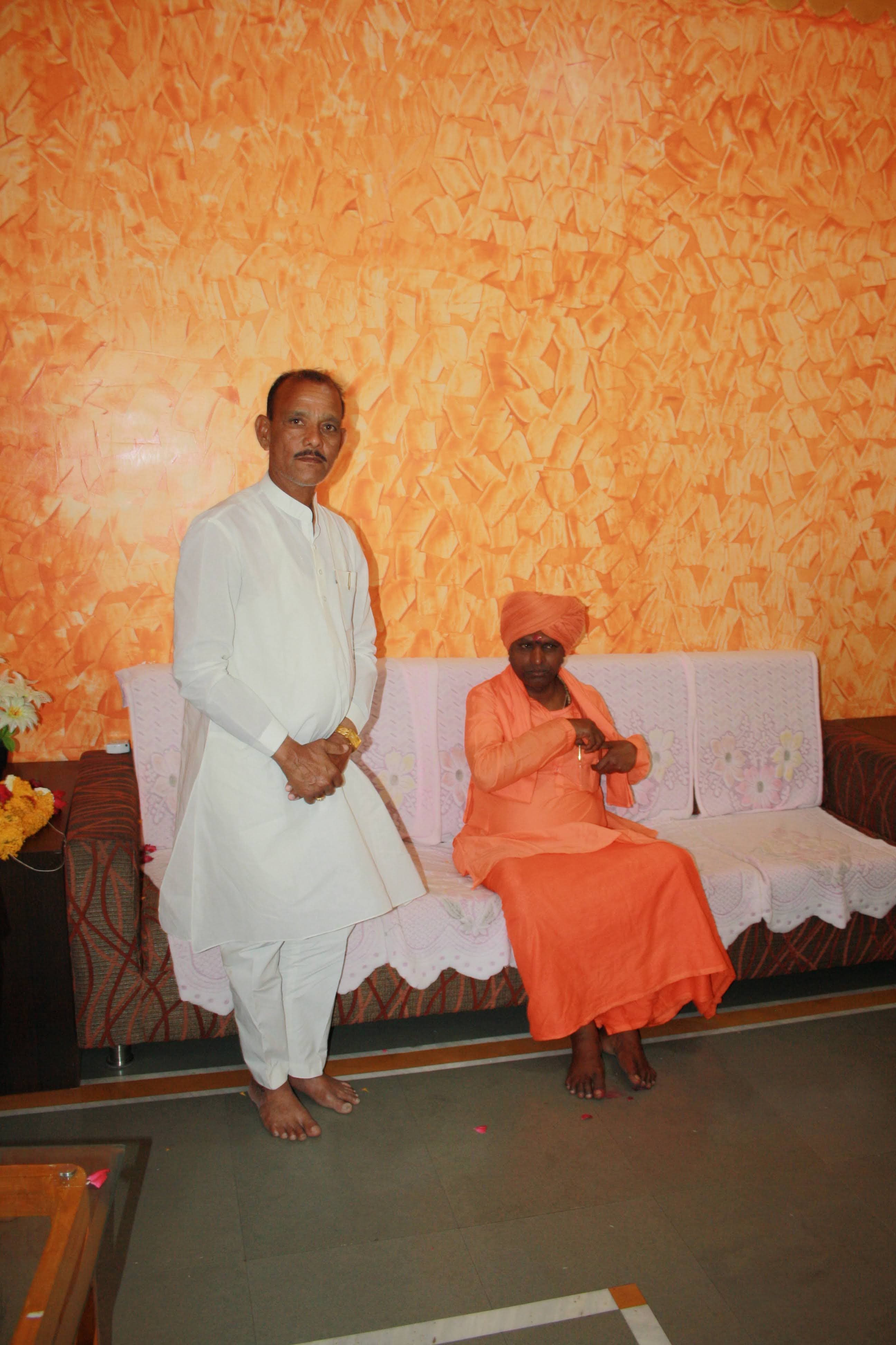 महंतांसोबत